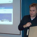 Hans-Martin Goede beim Vortrag über die Entwicklung der Wettergeschichte
