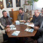 Buchbesprechung bei Bürgermeister Huettinger im Stadthaus in Ansbach. Foto: Eva Wühr, FLZ Ansbach