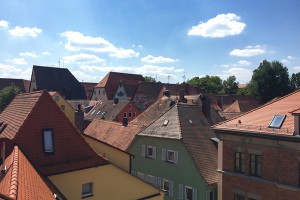 Sommer 2015 über den Dächern von Ansbach, aufgenommen am 2. August. Foto:Hans-Martin Goede