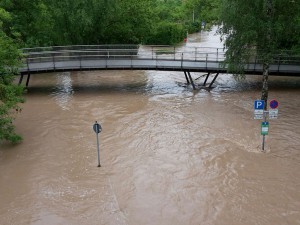 Die Rezat Auf Höhe des Brücken Center am 30. Mai 2016 um 09.15 Uhr. Foto: Christian Sturm