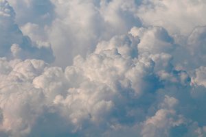 aufquellende Cumulunimbus-Wolken. Foto: Goede