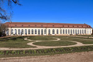 Frühlings-Sonnengenuss im Hofgarten in Ansbach im Hochwintermonat Februar. Foto: Hans-Martin Goede