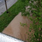 "Wasserkante" der Rezat an der Residenzstraße. Foto: Christian Sturm