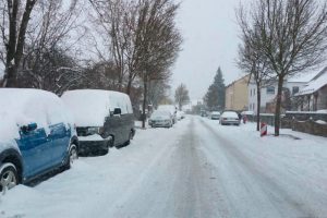 In und um Ansbach lagen mehr als 15 cm Schnee am Mittag des 18. März 2018. Foto: Harmens Karg