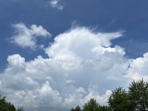 Eine entstehende Gewitterwolke am 9. Juni 2021. Foto: Hans-Martin Goede