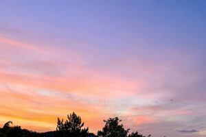 Der September 2021 war überaus sonnig - und hielt so manchen farbenprächtigen Sonnenuntergang bereit. Foto: Hans-Martin Goede