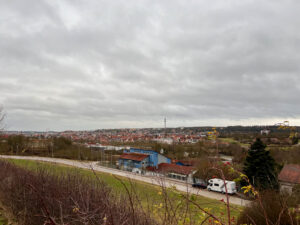 Mausgrau und bis zu 10°C warm: das Weihnachtswetter 2023 in Ansbach (Foto: Hans-Martin Goede, 25.12.2023)