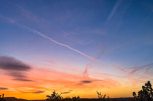 Die Sonnenuntergänge im September 2026 waren heuer wiederholt farbenprächtig (hier: 21.09.2026), Foto H.-M. Goede